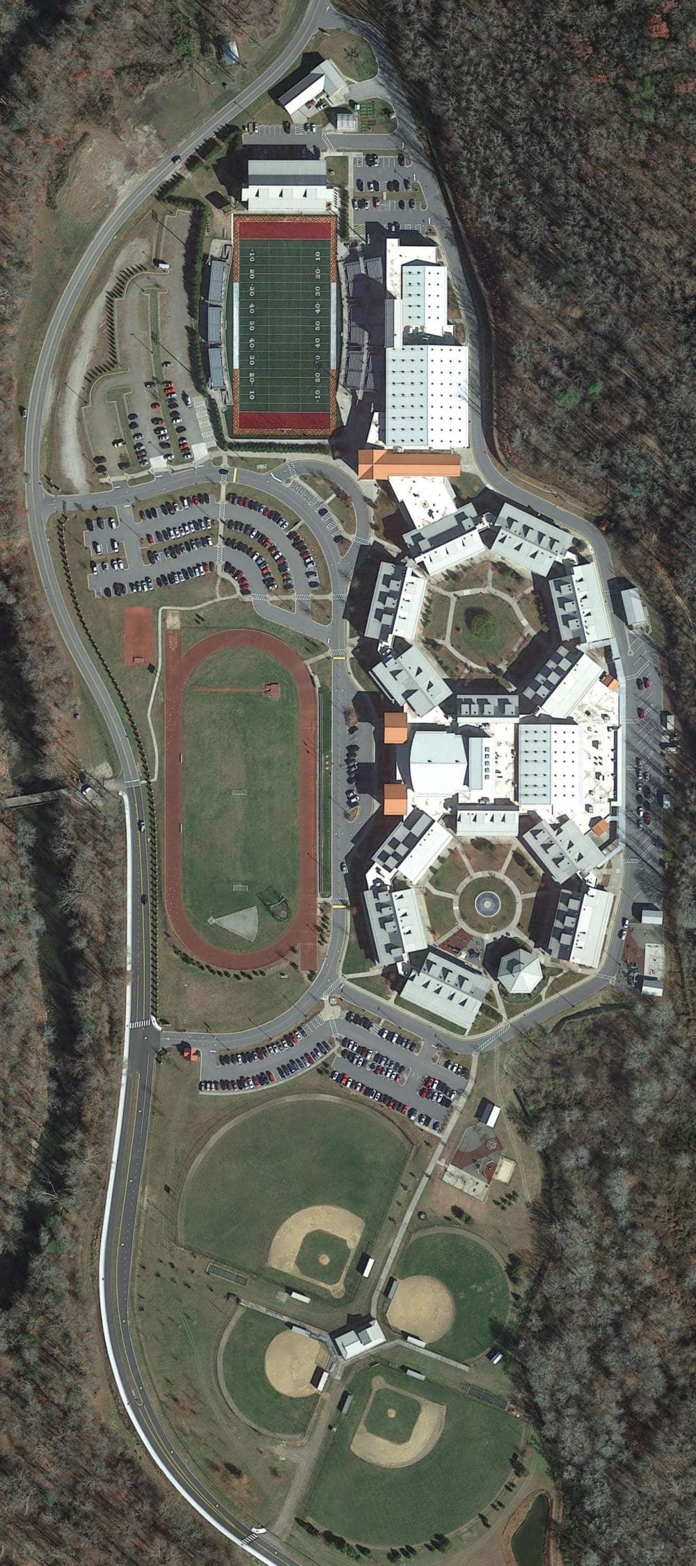 Vue aérienne du lycée de Silver Leaf